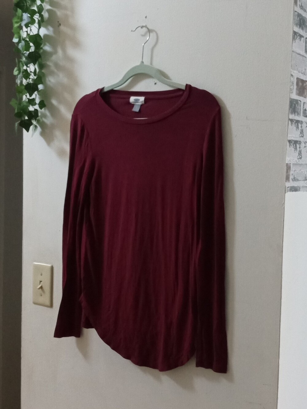 Old Navy Women's Long Sleeve Crewneck Top - Burgundy